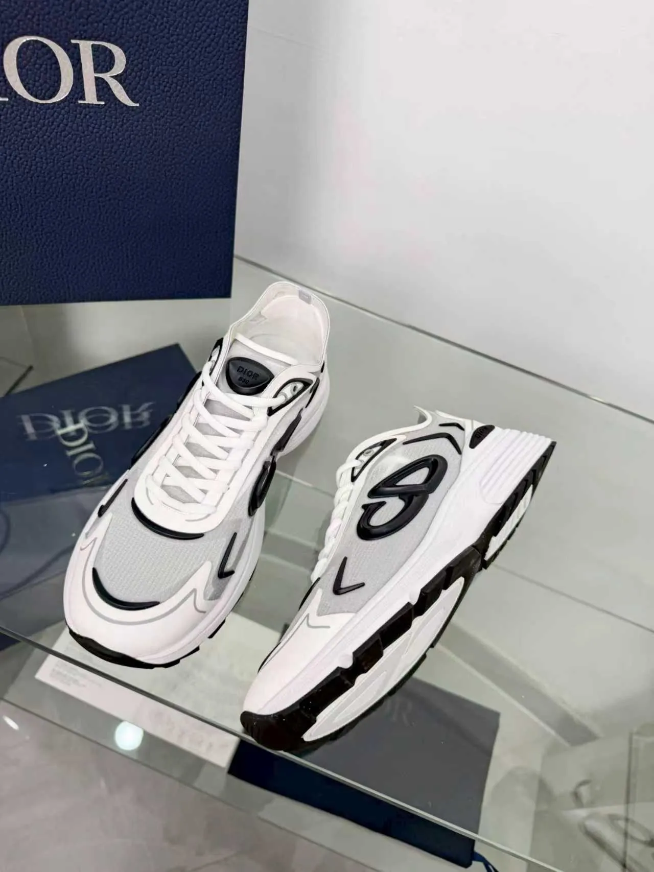 Men's men's shoes pP560! DIOR#B30 COUNTDOWN TECH shoes 1. Inspired by lighter running shoes this season 2. Made of multi-layer transparent nylon upper, full of futuristic feel 3. CD30 rubber logo on the tongue/heel to highlight the brand style 4. Equipped with ultra-light foam midsole for the ultimate comfortable wearing experience 5. The entire series uses WELDED (seamless bonding) technology to ensure durability and lightness 6. Full-size dopamine color matching, perfect choice for couples shoes😜